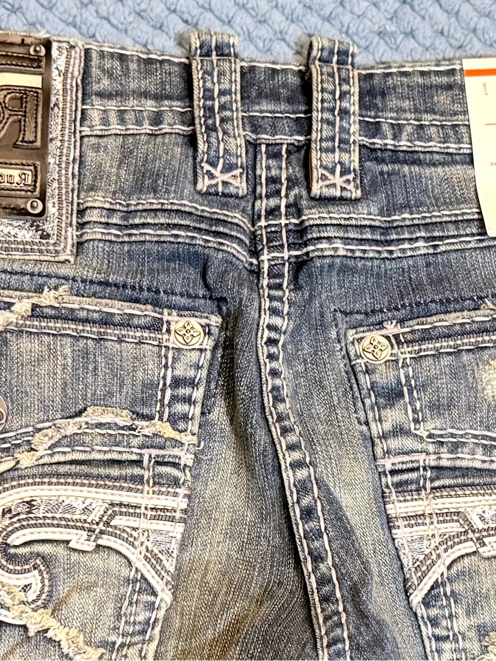 NWT Rock Revival Embroidered Pocket Distressed Jeans in Faded Blue - Picture 5 of 6